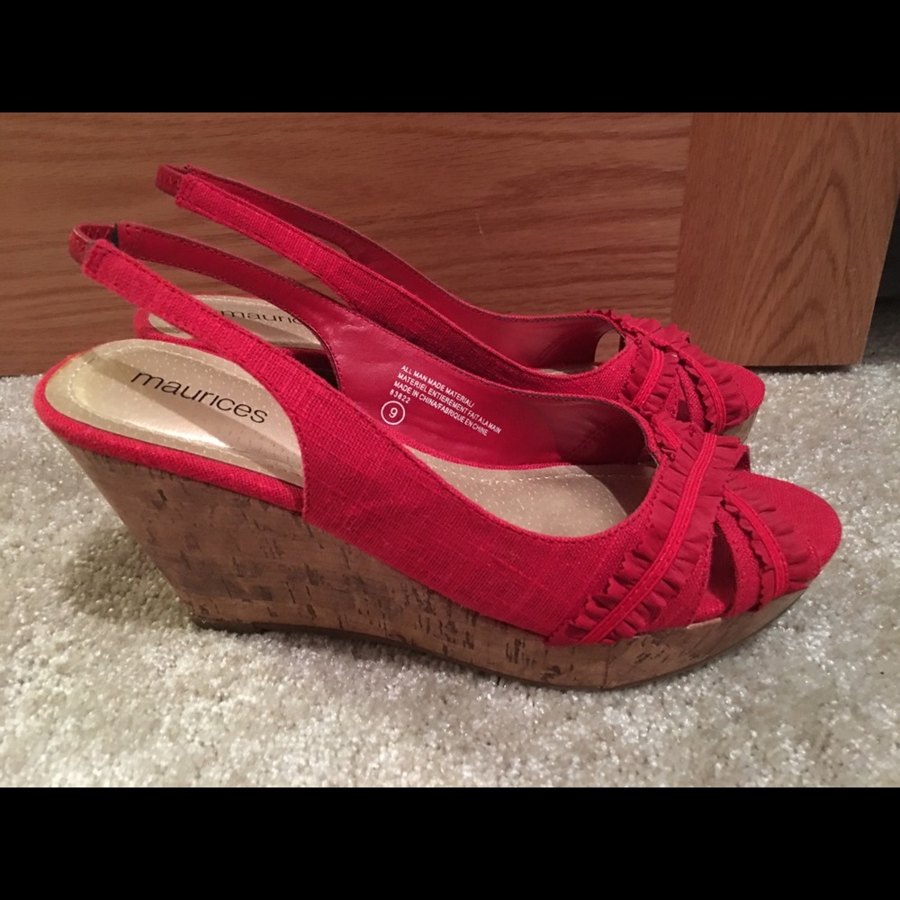 Maurice’s size 9 red wedges